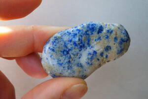 希少!昔の在庫なので上質品!藍色が綺麗な上質アフガニスタン産ラピスラズリ（ラピス）磨き原石/187ct