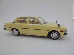 BM CREATIONS 　1/64　 トヨタ カローラ E70 　ベージュ (RHD) 