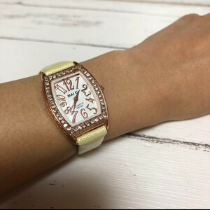A17 未使用 腕時計 時計 アナログ キラキラ ラインストーン ホワイト 白 アクセサリー ファッション雑貨 小物