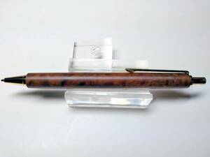 レッドマリー　オーストラリア産　ユーカリの瘤　　ワンピースタイプのシャープペンシル(0.5ミリ用)　　ゴールド金具