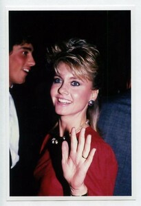 ［フォト4x6］ オリビア・ニュートン・ジョン Olivia Newton John 137A 写真(小) オリヴィア