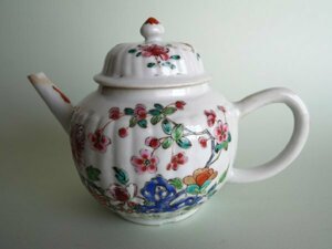 中国　清朝　粉彩　ティーポット　Chinese Export Famille Rose Tea Pot with Lid Yongzeng Period