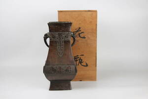 中国古玩 唐物 萬暦年製款 古銅　花瓶　双耳瓶　花瓶　饕餮紋　H29.5cm MA95