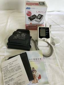 ☆☆【USED】血圧計　A＆D　スマート・ミニ　上腕式血圧計　UA-621W　スポーツ　健康　測定器　サイズ60
