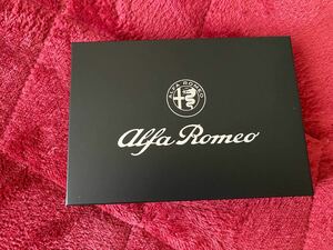 アルファロメオ　トナーレ　キーホルダー　 純正品　ALFA ROMEO TONALE 　総合カタログ　エストレマ　　限定車　カタログ付き