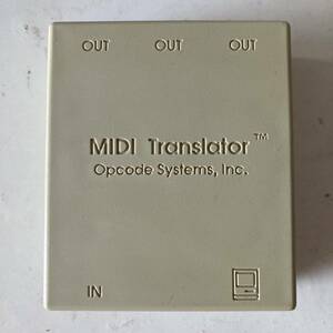 Apple Macintosh対応 MIDI Translator Opcode System Inc. ABD, MIDI x 1 入力, MIDI x 3 出力 + MIDIケーブル 3m 動作未確認