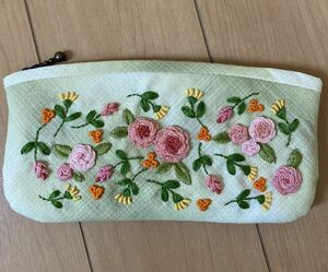 刺繍ポーチ　横長