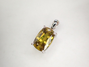 美品 Pt900 スフェーン3.70ct ペンダントトップ 鑑別書付き