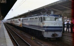 171　【３５㍉ネガ】EF65 105（ユーロ機）＋サワ座　名古屋駅　カラーネガ１コマ