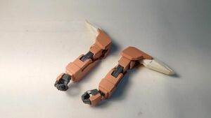 1/100 ジャスティスガンダム (機動戦士ガンダムSEED)　腕部　ガンプラ 完成品 ジャンク