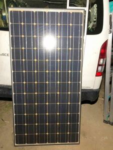中古2008年製造太陽光発電パネル三洋電機HIP-210、210w41v現状動作品です。寸法157×81×3センチ重さ15kgケーブル無事です。