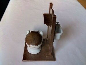 シルバニアファミリー 　初期　トイレ　パーティーション　陶器製　便器、手洗い　ミニチュア 玩具