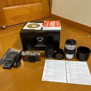 【程度良好 送料無料】富士フイルム FUJIFILM ミラーレス一眼デジタルカメラ X-A1 ダブルズームレンズキット(XC16-50mm+XC50-230mm) 