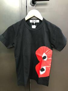 COMME des GARCONS PLAY Tシャツ　黒×赤サイドハート　Sサイズ