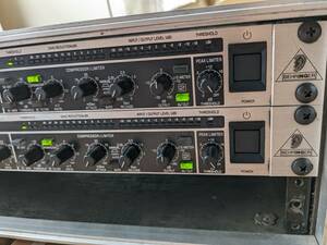 BEHRINGER MDX2200 2台セット　３Ｕ標準ラック　接続コード　取説付き