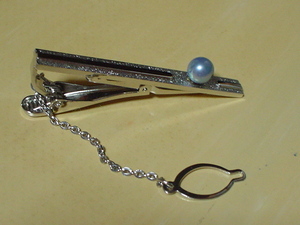 珍品　アンティーク　洋銀製とブルー真珠製のタイピン
