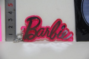 Barbie UNIQLO コラボ ボールチェーン 検索 バービー ユニクロ キーホルダー ロゴ マーク グッズ
