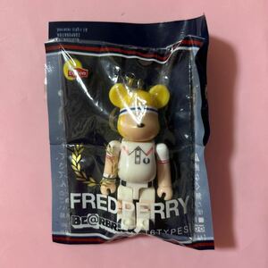 ベアブリック フィギュア　ストラップ　TENNIS テニスのコスチューム　リプトン　FRED PERRY BE@RBRICK