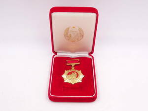 NI116/朝鮮民主主義人民共和国 祖国解放 記念 勲章 メダル バッジ/箱 付/北朝鮮 微章 保管品 