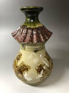 沖縄　やちむん　古我知焼　獅子紋様　赤瓦屋根　花瓶置物飾り物　琉球　伝統工芸焼物