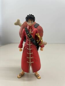 ワンピース 剣２本 肉 モンキ・D ルフィ　フィギュア中古 現状渡し