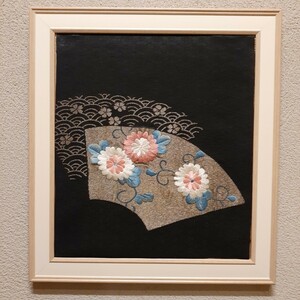 刺繍画 日本刺繍 扇面 色紙サイズ 額サイズ約32.3cm×29cm×1.2cm