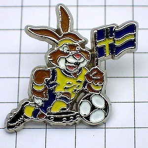 ピンバッジ・サッカーするウサギ選手スウェーデン国旗◆フランス限定ピンズ◆レアなヴィンテージものピンバッチ