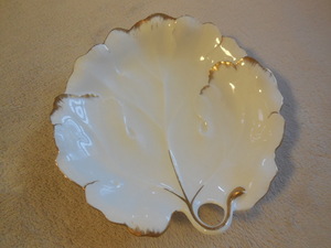 ！ナルミ！ＮＡＲＵＭＩ！白いお皿！葉っぱのデザイン！ホワイト×ゴールド！デザートプレート！