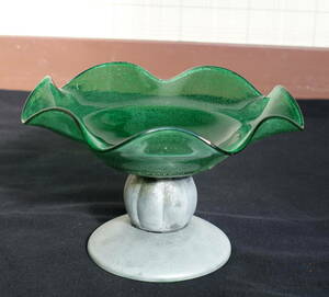 ガラスの盛皿　緑のガラスの食器