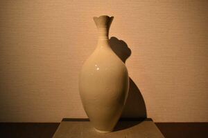 【GE】M469【コレクター所蔵品】時代 白磁花口瓶 /中国古玩 中国美術 骨董品 時代品 美術品 古美術品