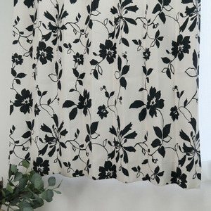 遮光カーテン 北欧 花柄 リーフ柄 ブラック 幅150cm×丈135cm2枚 日本製 プリーツが綺麗な形態安定加工
