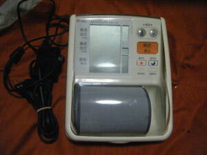 ●オムロン デジタル自動血圧計 HEM-7020●