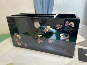 【新品】菊花紋章 高級漆塗り 名入有 城取うるし工芸 そばにいて楽倶素人計測W40H21.5D14cmマガジンラック鏡面 日本伝統工芸 フェラーリ