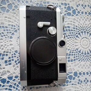 フィルムカメラ【中古・要修理・送料無料】CANON　VT ボディとキャップのみとなります。