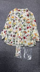 TO BE CHIC トップス　花柄 シャツ