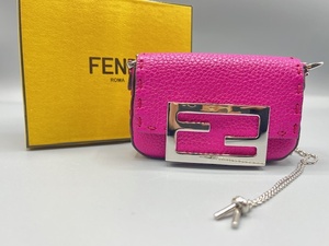  FENDI FFロゴ ナノバゲットチャーム