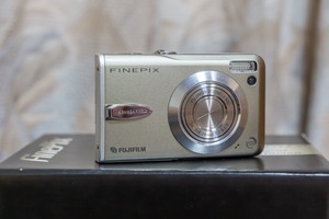 富士フィルム FinePix F30