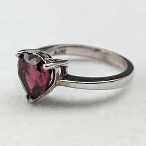 英国ヴィンテージジュエリー ハート型ルビーカラーガラス 純銀リング（9号）指輪