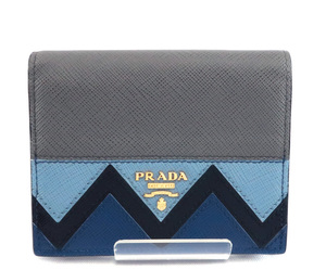 未使用 プラダ コンパクト財布 サフィアーノ ウォレット 二つ折り 1MV204 グレー系 ブルー ブラック ゴールド金具 PRADA /32884