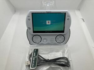 液晶新品　美品　PSPgoホワイト　充電器付き　SONY ソニー　プレイステーションポータブル 