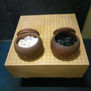 囲碁 碁盤/碁石セット 天然木製 脚/ヘソ付き 碁盤重量約13.1kg サイズ約45×41×26cm 厚さ約14cm