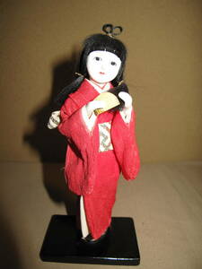 古い　日本人形　雛飾り　髪梳く　乙女人形