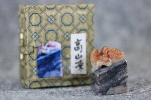 寿山石 高山凍 璃龍龍珠巧色印 重さ70グラム サイズ4.1x2.8x2.8cm 篆刻 印章 印材