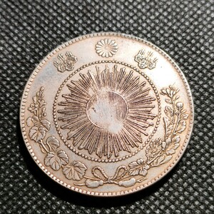 8717　日本古銭　一圓貨幣　明治3年　コイン　アンティークコイン