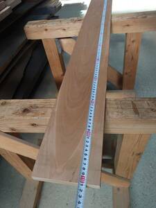 山桜　No.240516-B　無垢　乾燥材　板（長さ1100㎜ｘ幅135㎜ｘ厚み22㎜）1枚　木材　DIY　棚板　小物作りに