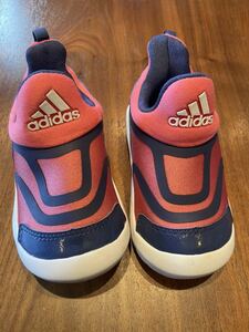 【送料無料】adidas アディダス　キッズ　シューズ　運動靴