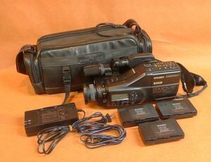 i379 MITSUBISHI ビデオカメラ MV-CS3F S-MOVIE ケース付き バッテリー付き サイズ：約 幅11cm×高さ14cm×奥行30ｃｍ /100