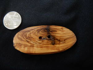 ＜銀の斧＞大きな手作りオリーブ樹ボタン・存在感の一つボタン・手作り品・天然素材・釦・送料無料・ボタン