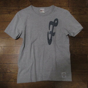 中古品！アメリカ製！ＦＥＬＣＯ（ＵＳＡ）フロント・ポケット「Ｆ」プリント・Ｔシャツ！グレイ・Ｍサイズ