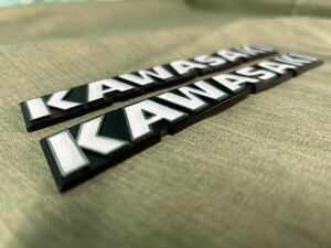 タンクエンブレム カワサキ 約19cm×約3cm KAWASAKI メーカー ロゴ カスタマイズ プレート 装飾 2枚まとめて！